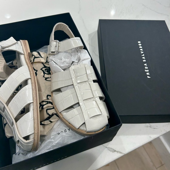 *BRAND NEW* Freda Salvador sandals - Picture 4 of 4